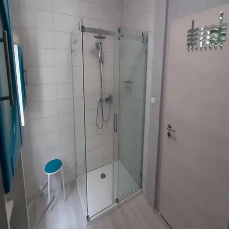 Apartment Lakeside Comfort With Garden, Cleaning Included